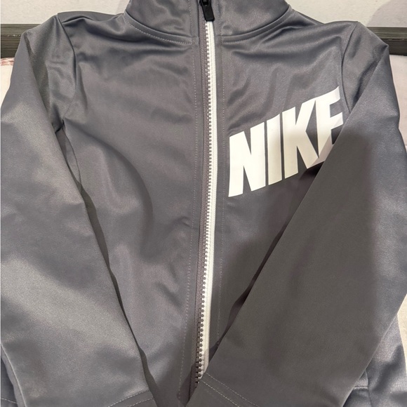 Nike track suit - Picture 2 of 4